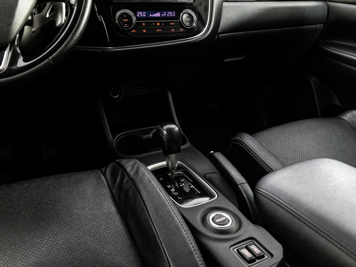 Mitsubishi Outlander III Рестайлинг 2, 2015 Фото №10