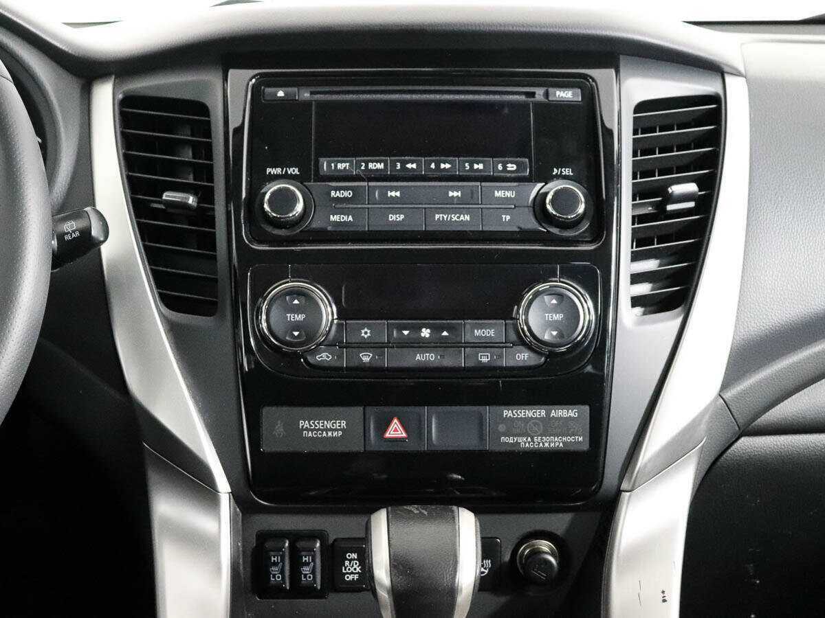 Mitsubishi Pajero Sport, 2018 Фото №12