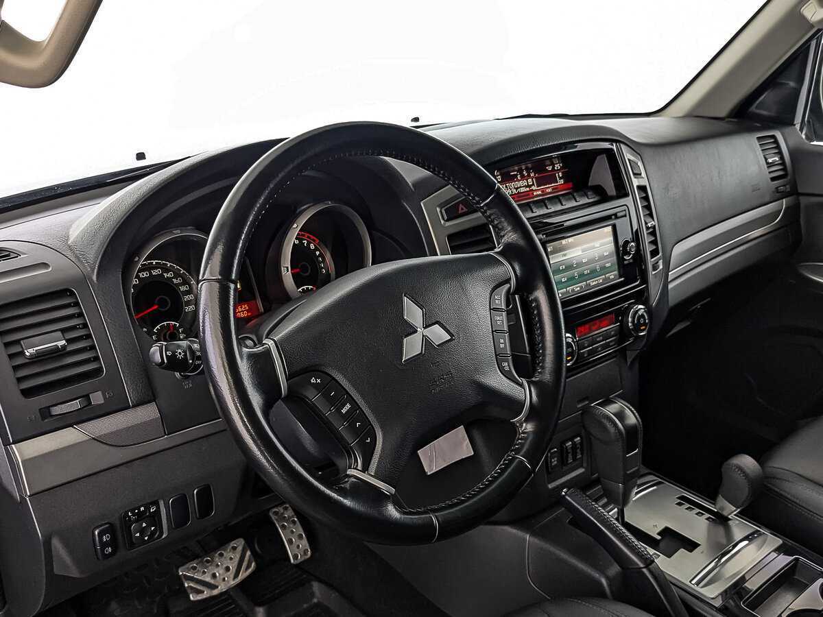 Mitsubishi Pajero, 2018 Фото №15