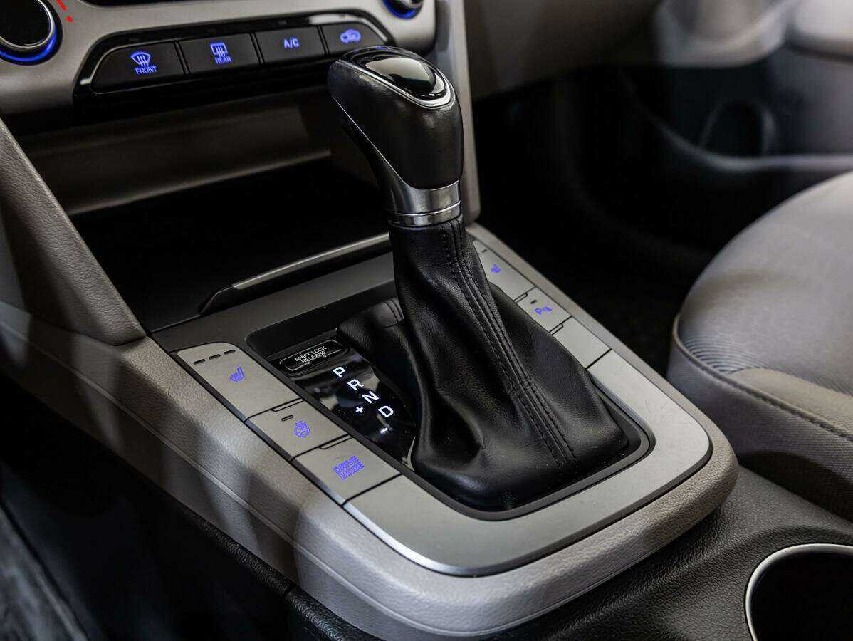 Hyundai Elantra, 2018 Фото №15