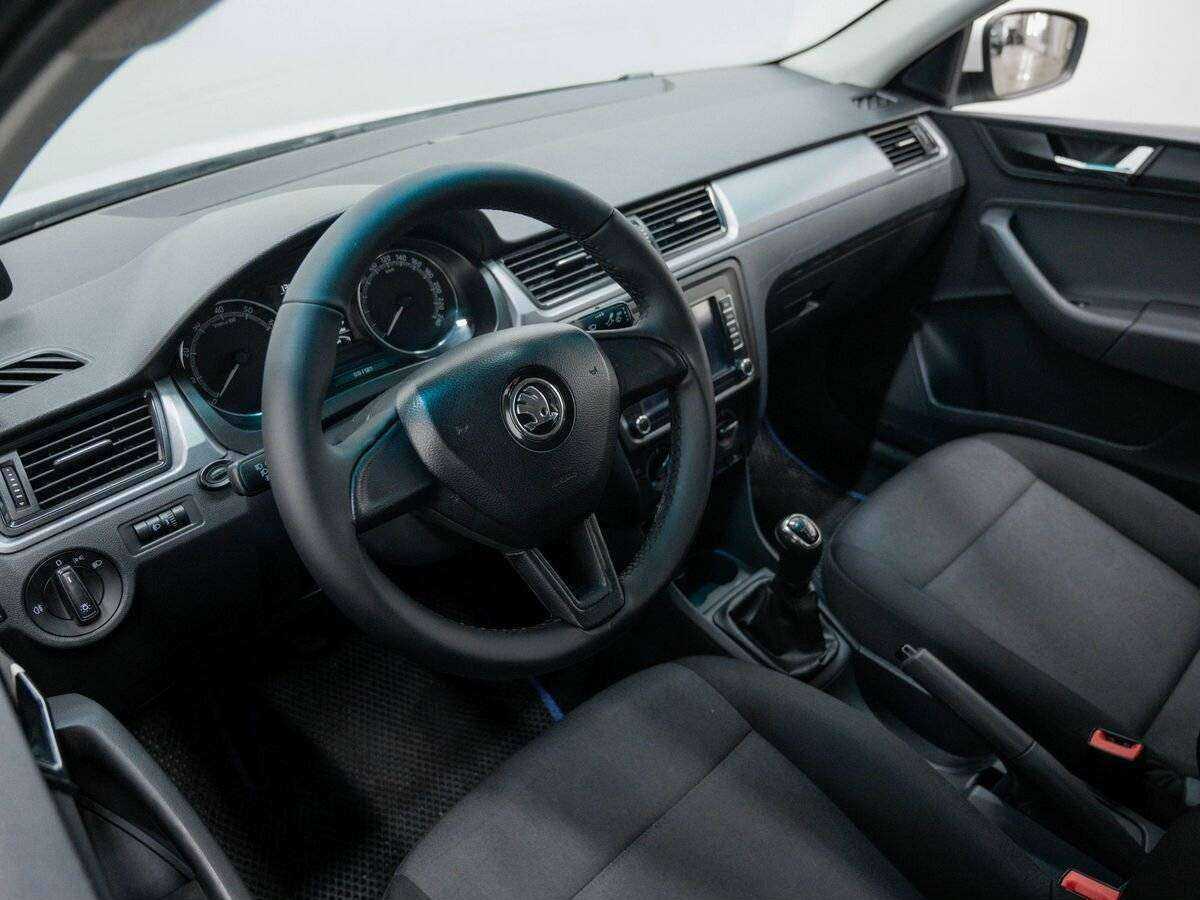 Skoda Rapid, 2017 Фото №17