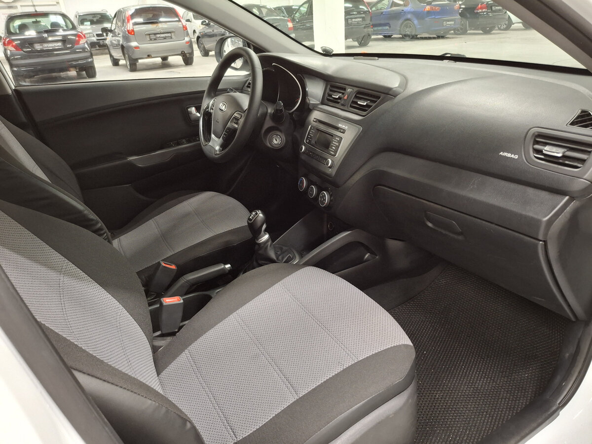 Kia Rio III Рестайлинг, 2015 Фото №10