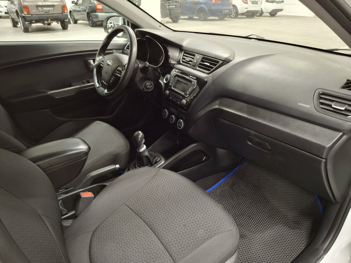 Kia Rio III Рестайлинг, 2017 Фото №11