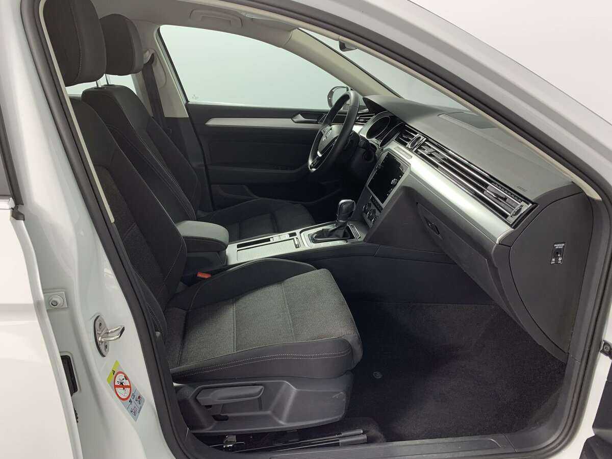 Volkswagen Passat, 2019 Фото №15