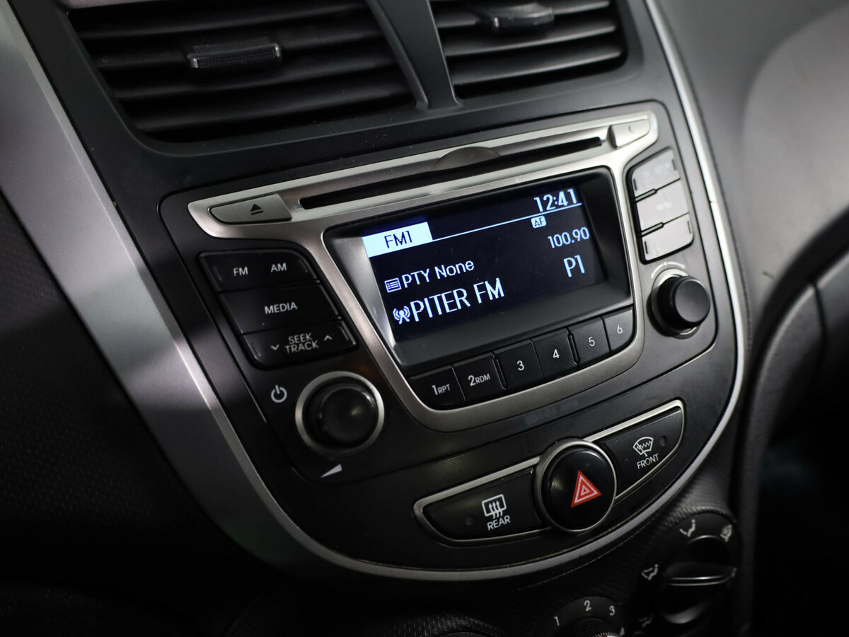 Hyundai Solaris I Рестайлинг, 2016 Фото №12