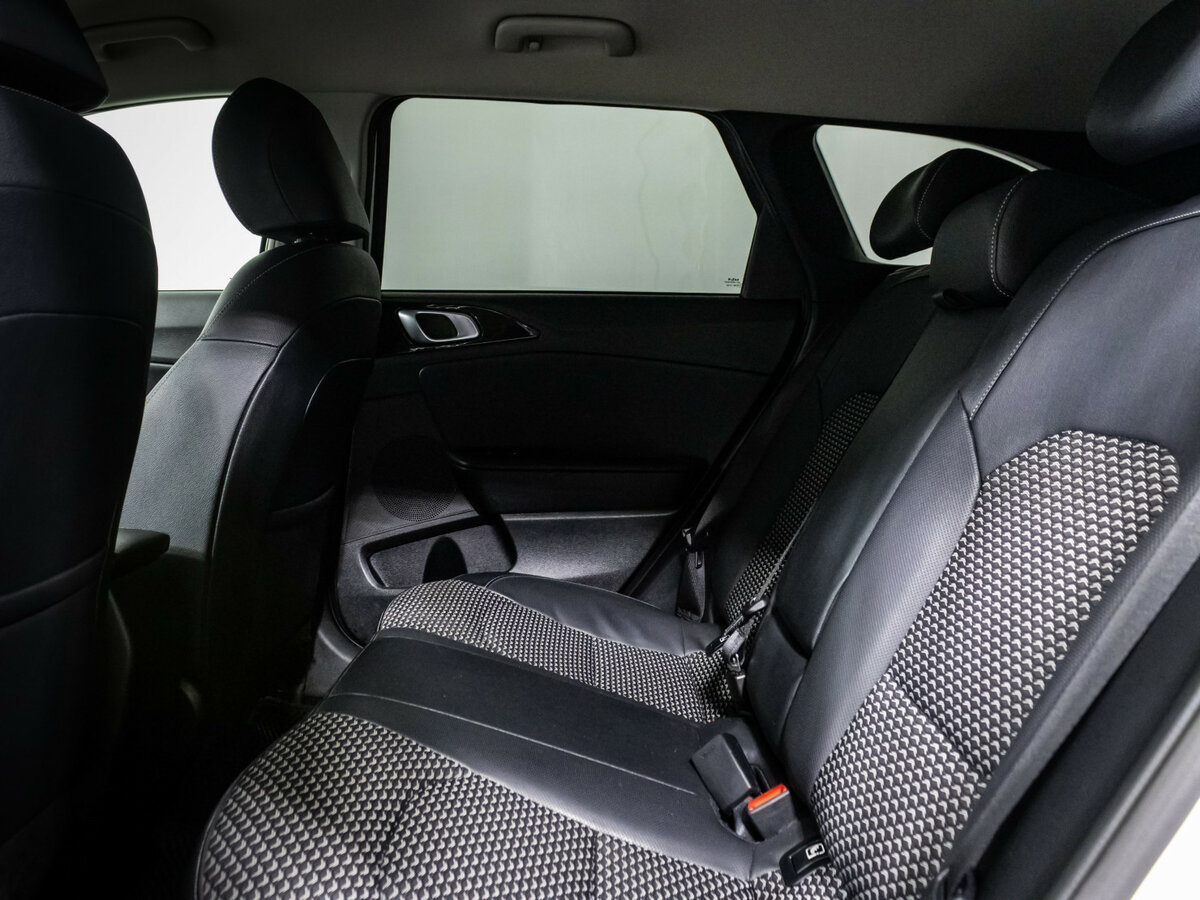 Kia Ceed III Рестайлинг, 2022 Фото №13