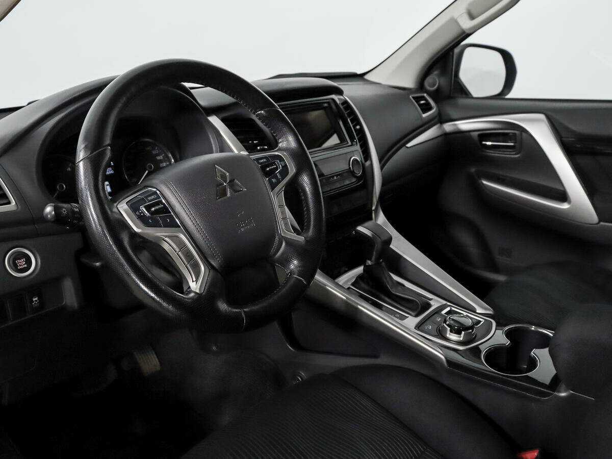 Mitsubishi Pajero Sport, 2017 Фото №9