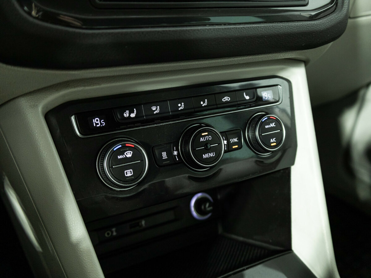Volkswagen Tiguan II, 2017 Фото №16