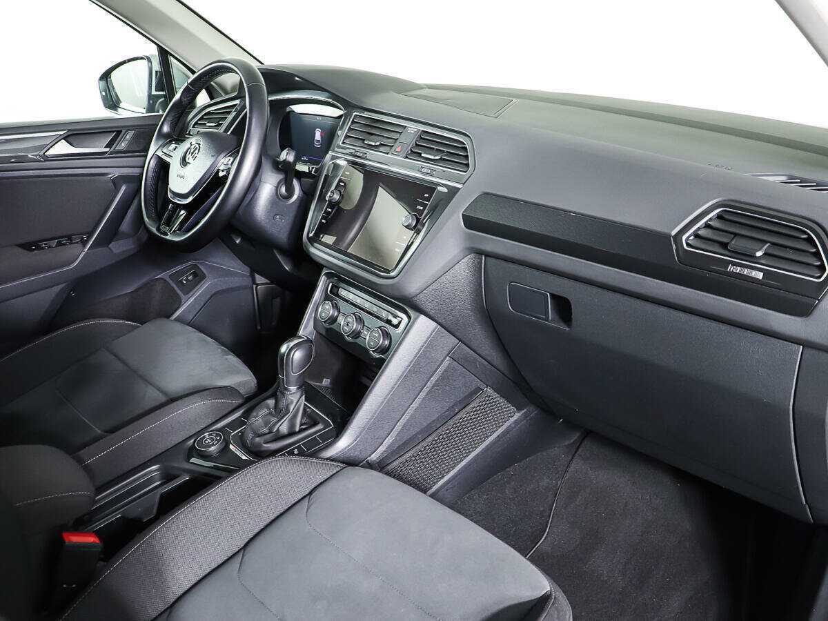 Volkswagen Tiguan, 2018 Фото №9