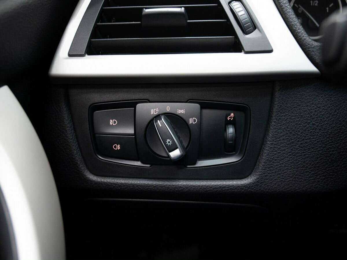 BMW 3 серии 318i, 2016 Фото №16