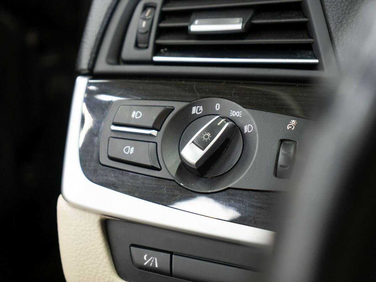 BMW 5 серии 535i xDrive, 2012 Фото №17