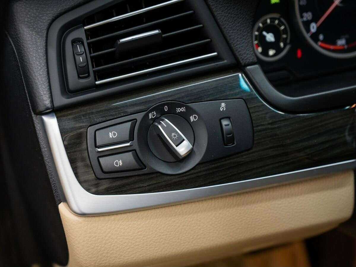 BMW 5 серии 530d xDrive, 2013 Фото №16