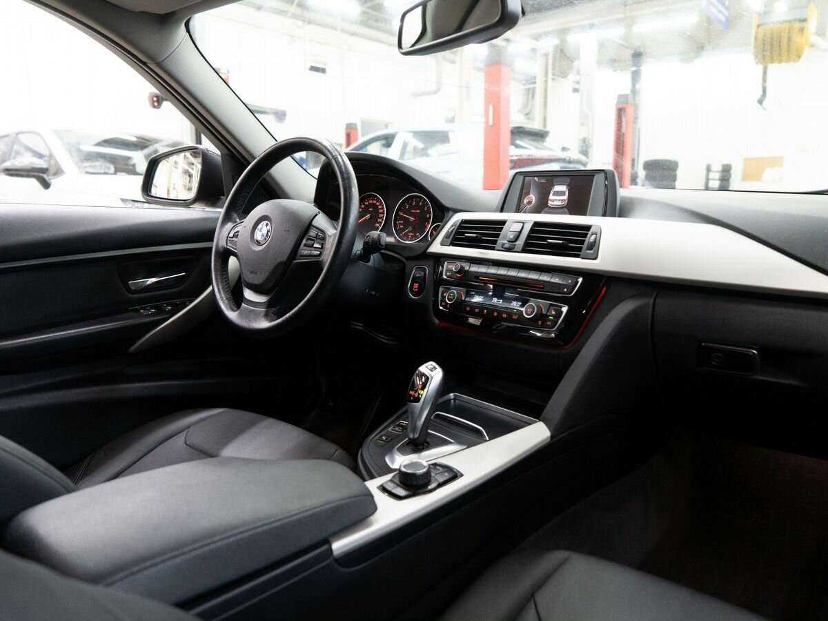 BMW 3 серии 318i, 2015 Фото №17