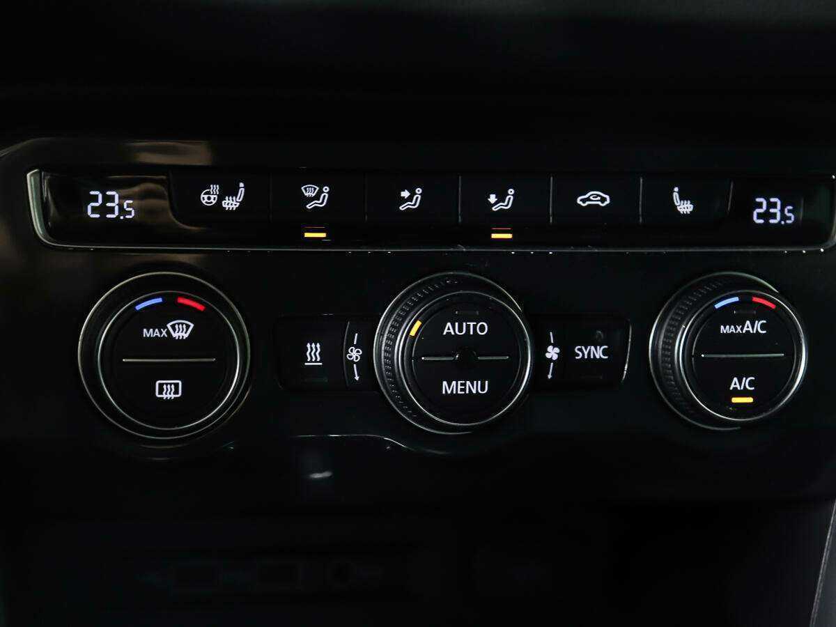 Volkswagen Tiguan, 2018 Фото №16