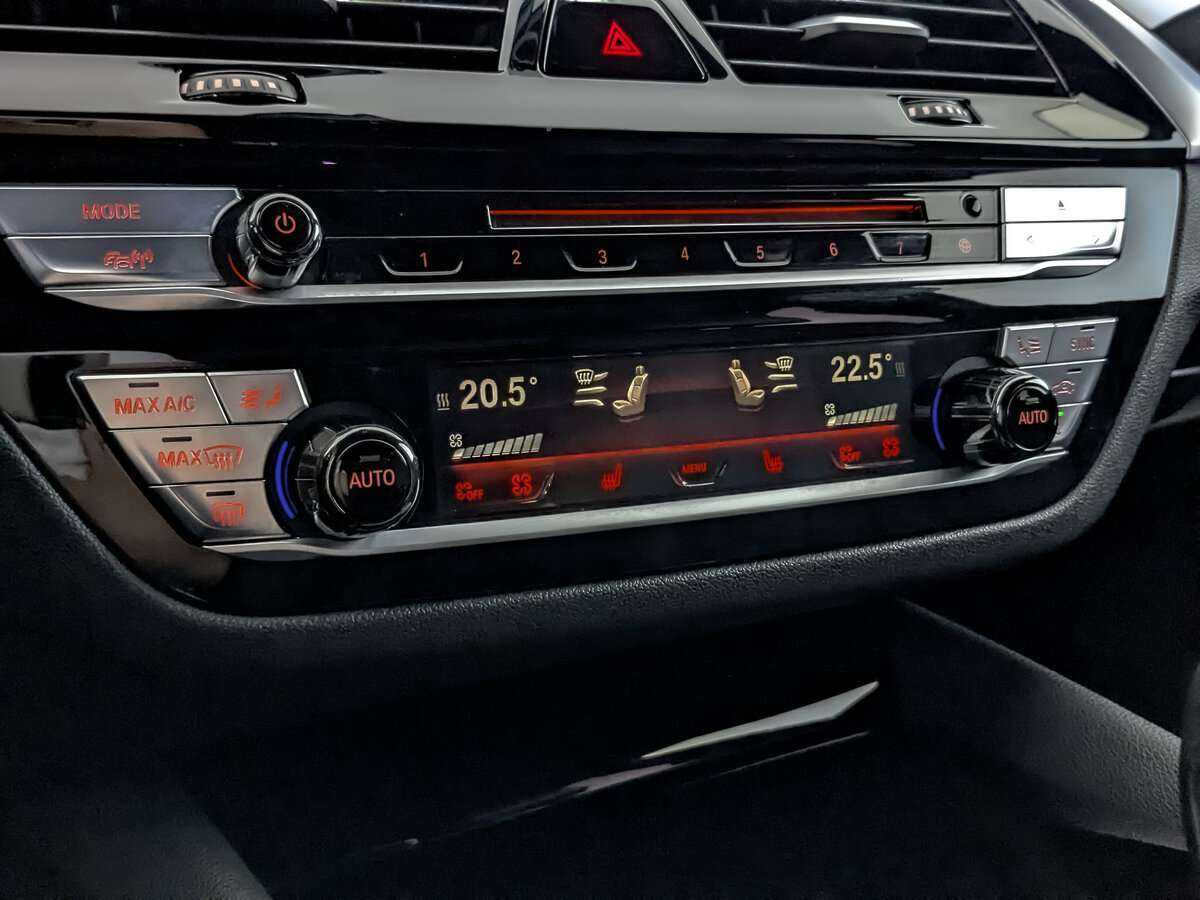 BMW 5 серии 520d xDrive, 2017 Фото №17