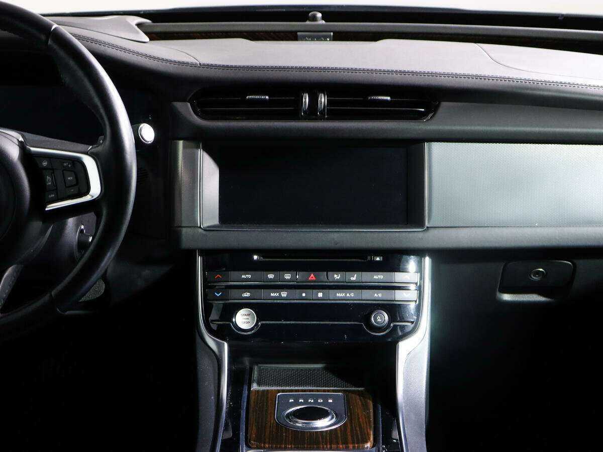Jaguar XF, 2018 Фото №12