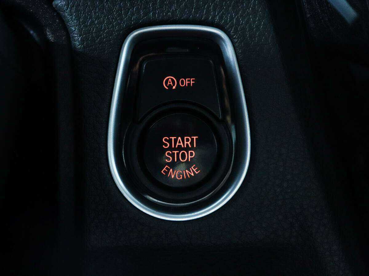 BMW 3 серии 318i, 2017 Фото №15