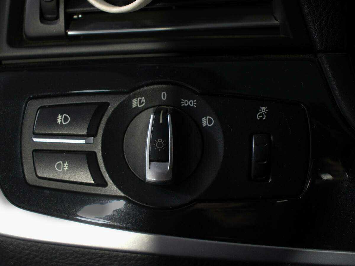 BMW 5 серии 528i xDrive, 2012 Фото №16