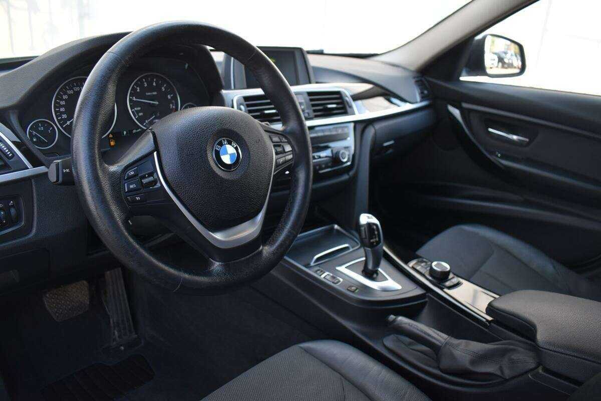 BMW 3 серии 318i, 2018 Фото №10