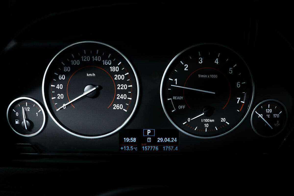 BMW 3 серии 320i xDrive, 2015 Фото №10