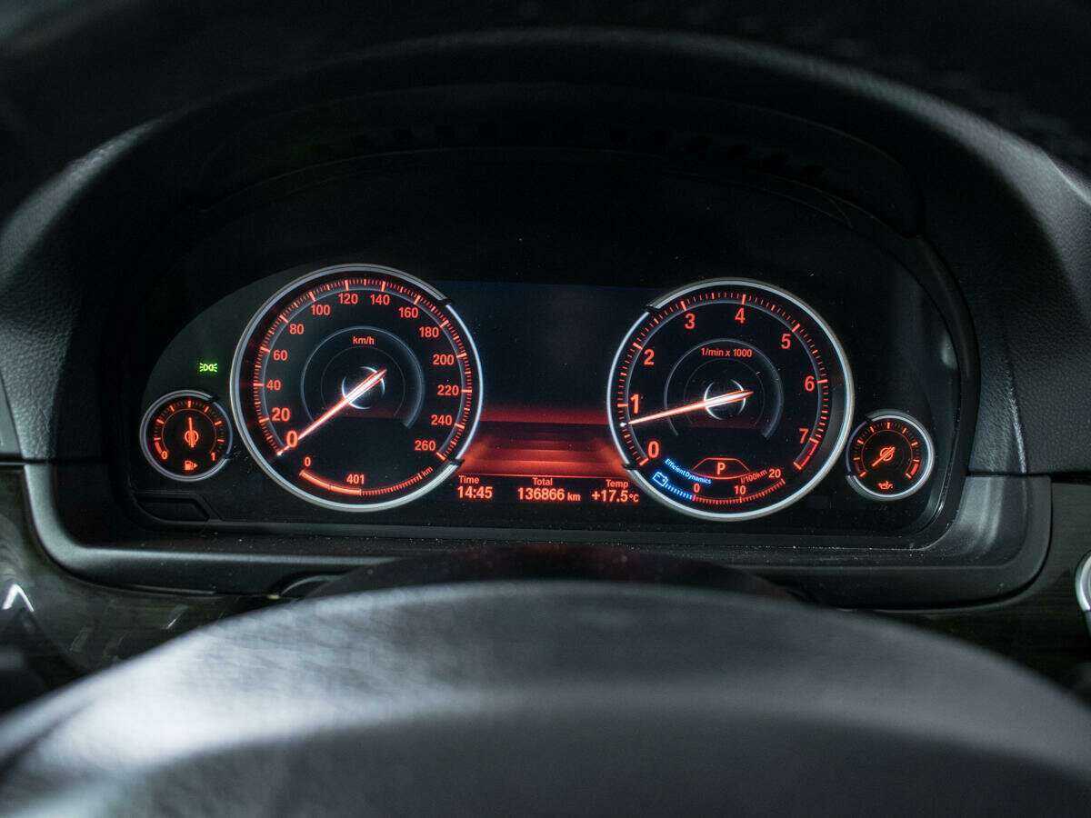 BMW 5 серии 528i xDrive, 2016 Фото №11