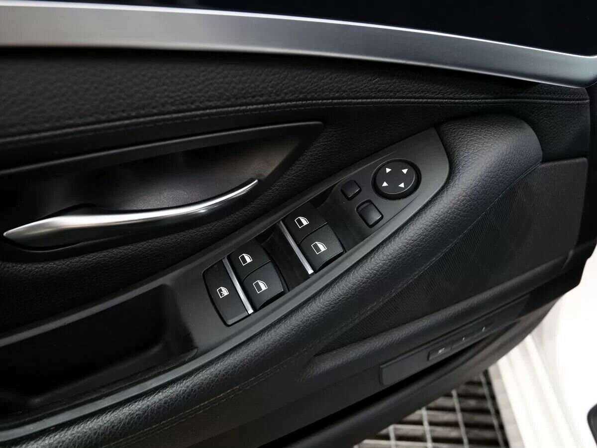 BMW 5 серии 528i xDrive, 2016 Фото №16