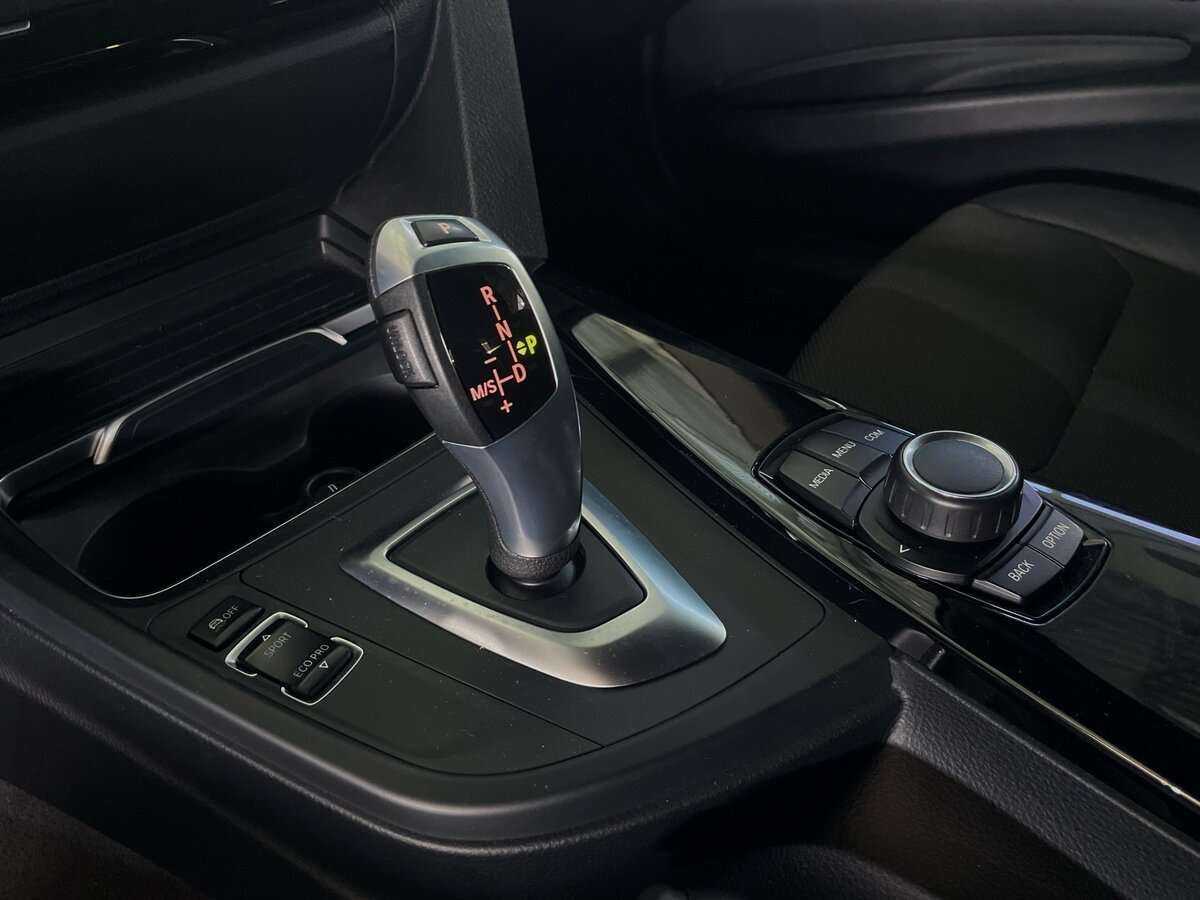 BMW 3 серии 320i xDrive, 2018 Фото №15