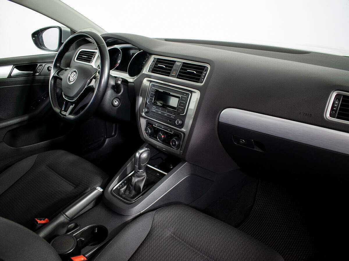 Volkswagen Jetta, 2018 Фото №9