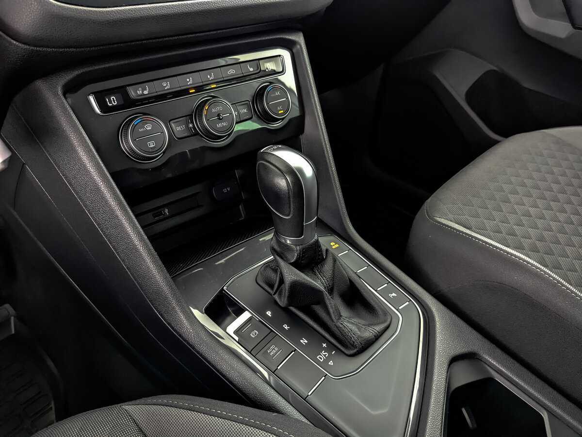 Volkswagen Tiguan, 2018 Фото №17