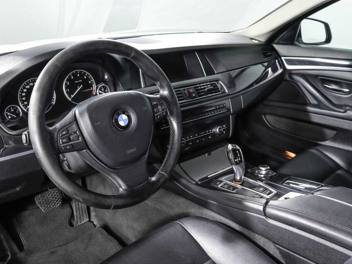 BMW 5 серии 520i, 2014 Фото №12