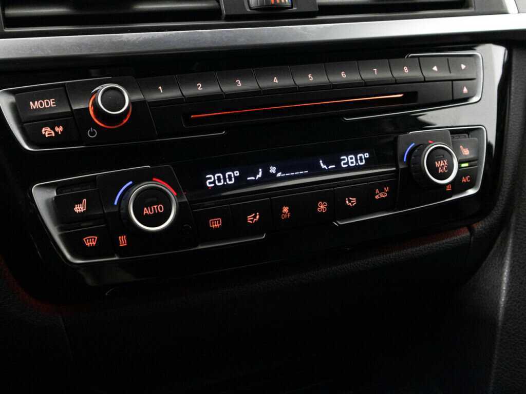 BMW 3 серии 320i, 2016 Фото №18