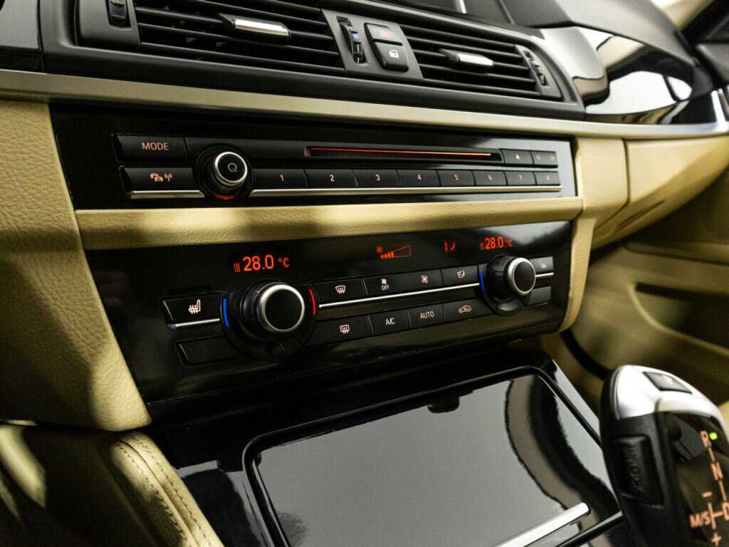 BMW 5 серии 520i, 2014 Фото №17