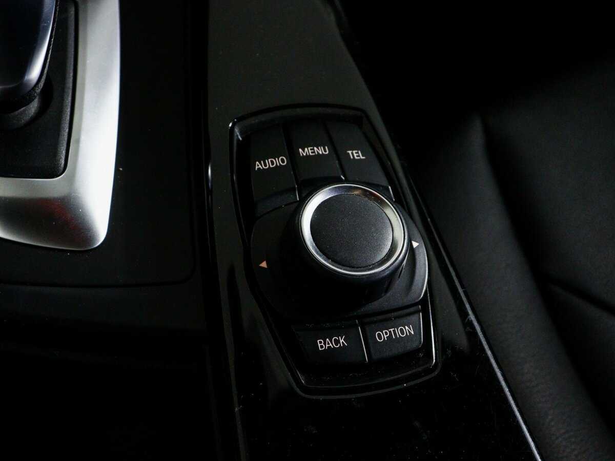 BMW 3 серии 318i, 2015 Фото №16