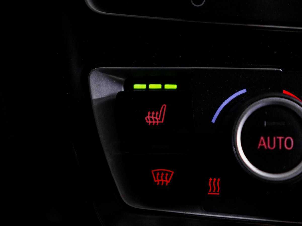 BMW 3 серии 318i, 2015 Фото №18