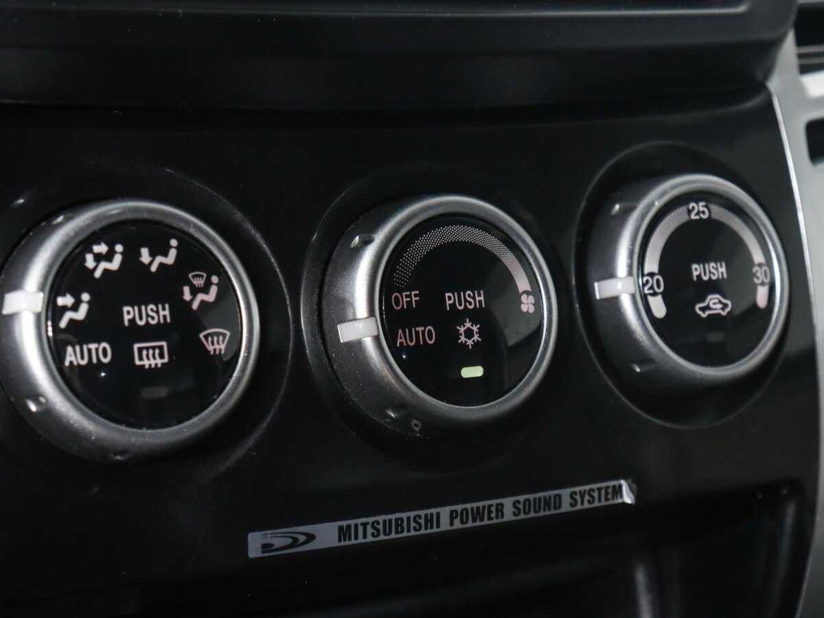 Mitsubishi Pajero Sport, 2012 Фото №14