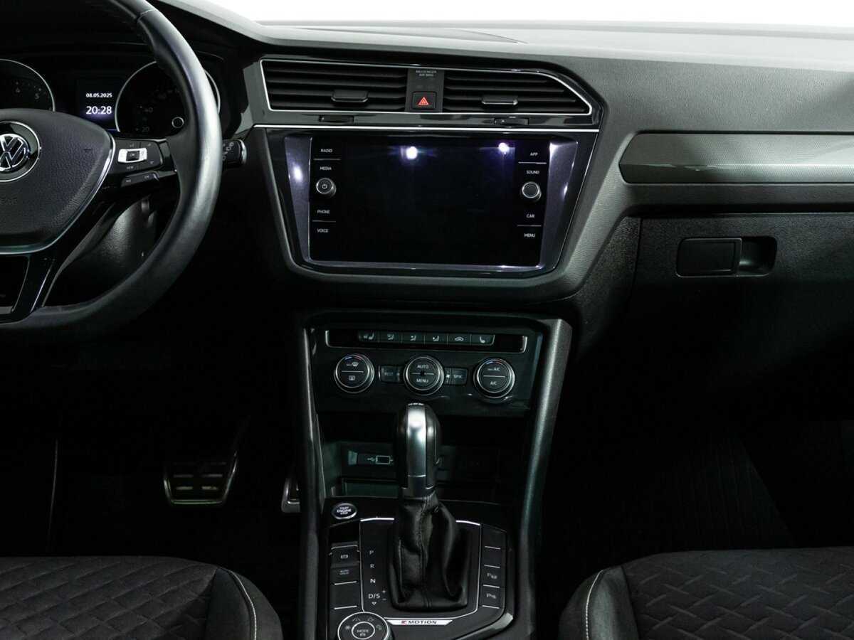 Volkswagen Tiguan, 2018 Фото №14