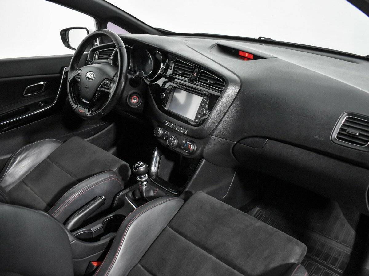 Kia Ceed GT, 2015 Фото №11