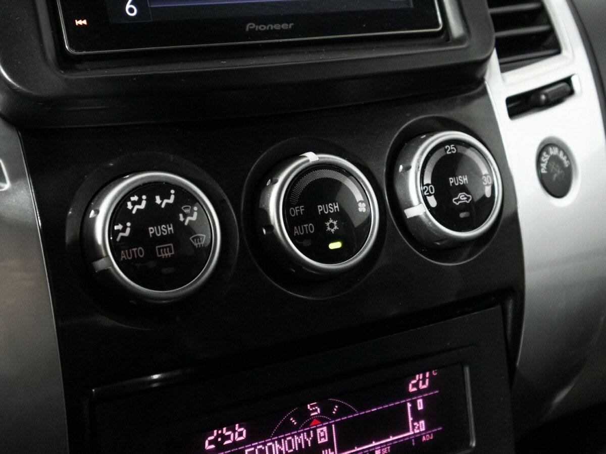 Mitsubishi Pajero Sport, 2012 Фото №18