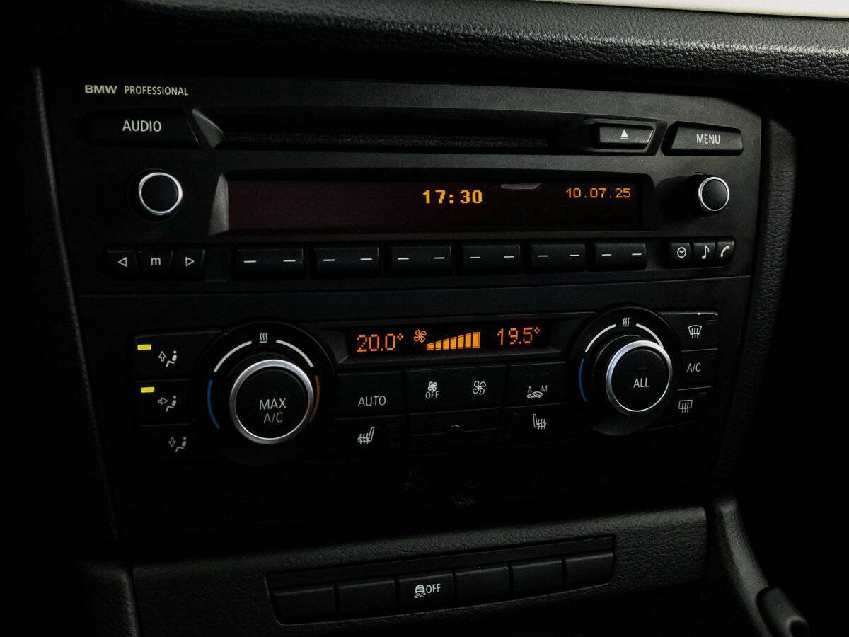 BMW X1 20i, 2014 Фото №16