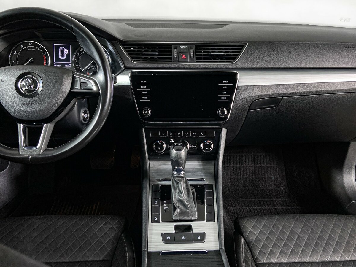 Skoda Superb III Рестайлинг, 2020 Фото №8