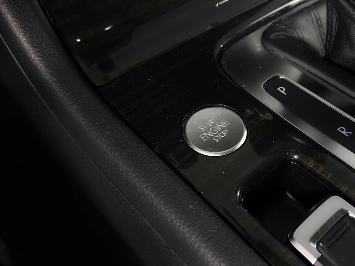 Volkswagen Touareg II Рестайлинг, 2015 Фото №14