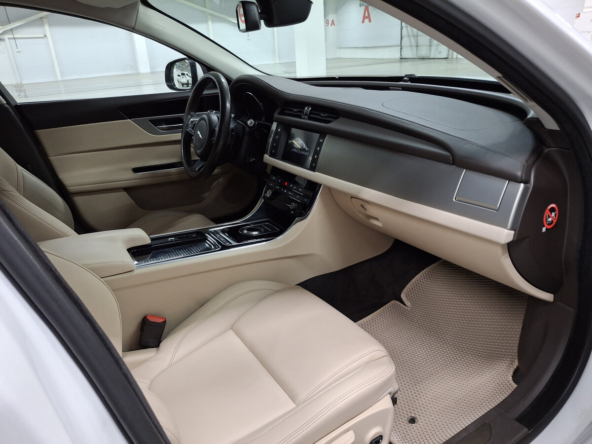 Jaguar XF II, 2016 Фото №11