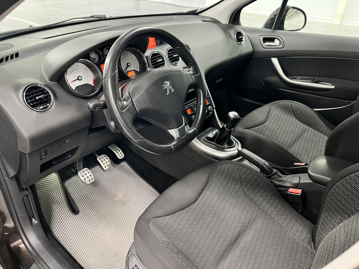 Peugeot 308 I Рестайлинг, 2012 Фото №15