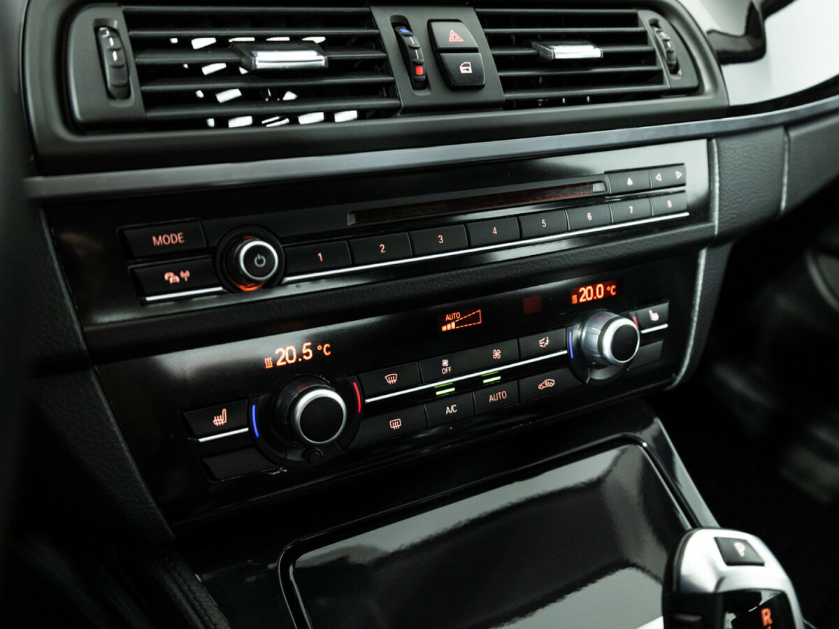 BMW 5 серии 520i VI (F10/F11/F07) Рестайлинг, 2014 Фото №17