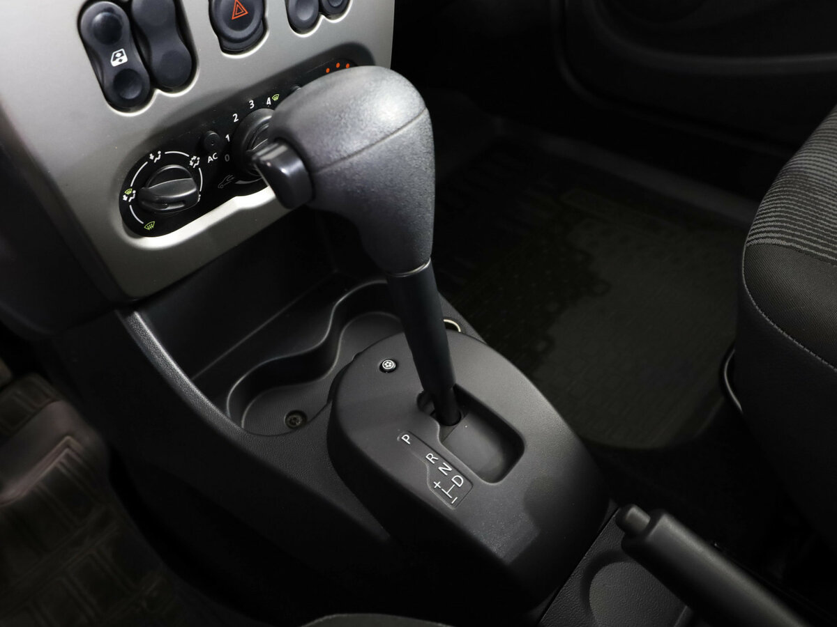 Renault Logan I Рестайлинг, 2015 Фото №11