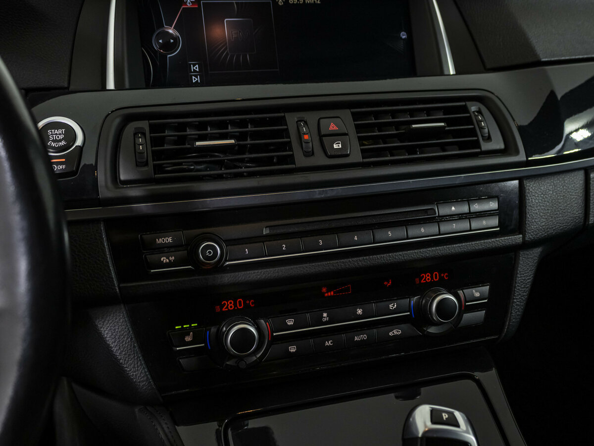 BMW 5 серии 528i xDrive VI (F10/F11/F07) Рестайлинг, 2016 Фото №11